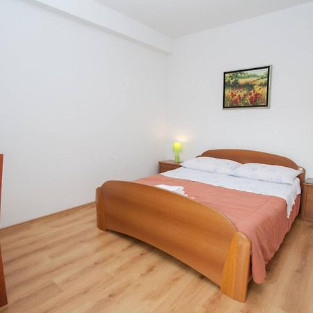 Apartments & Rooms Dekanic Baska  Bagian luar foto