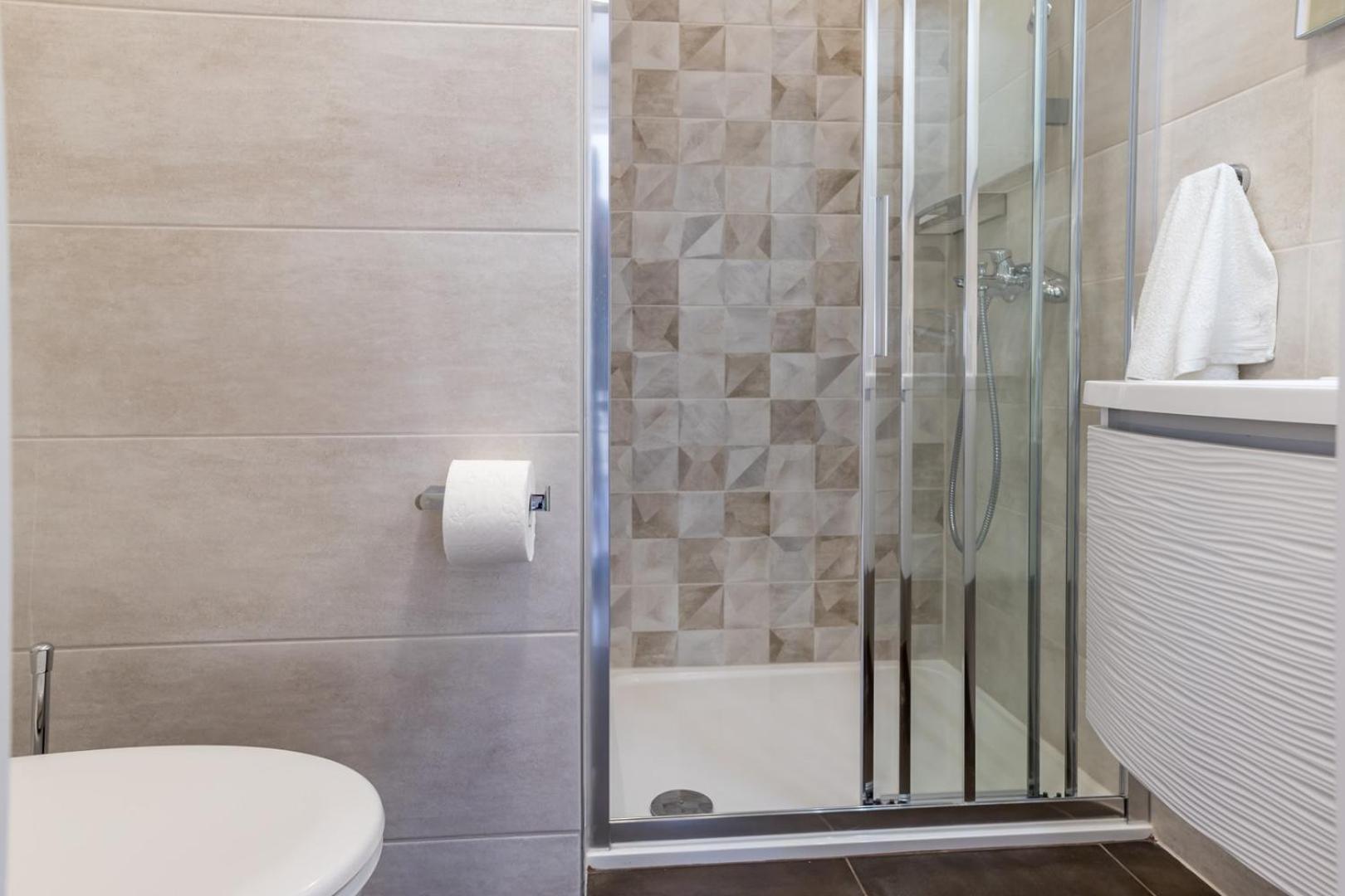 Apartments & Rooms Dekanic Baska  Bagian luar foto