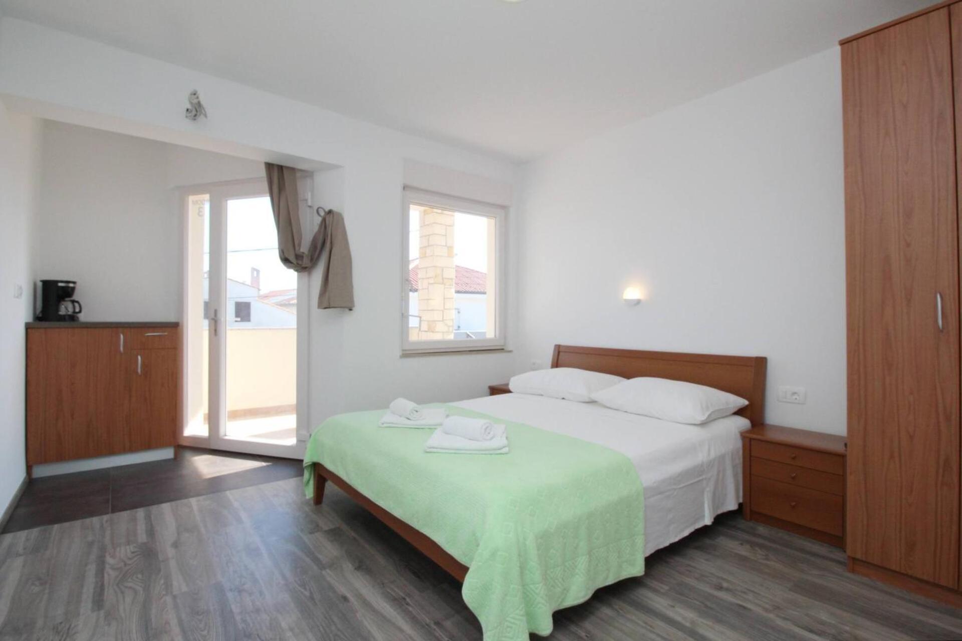 Apartments & Rooms Dekanic Baska  Bagian luar foto