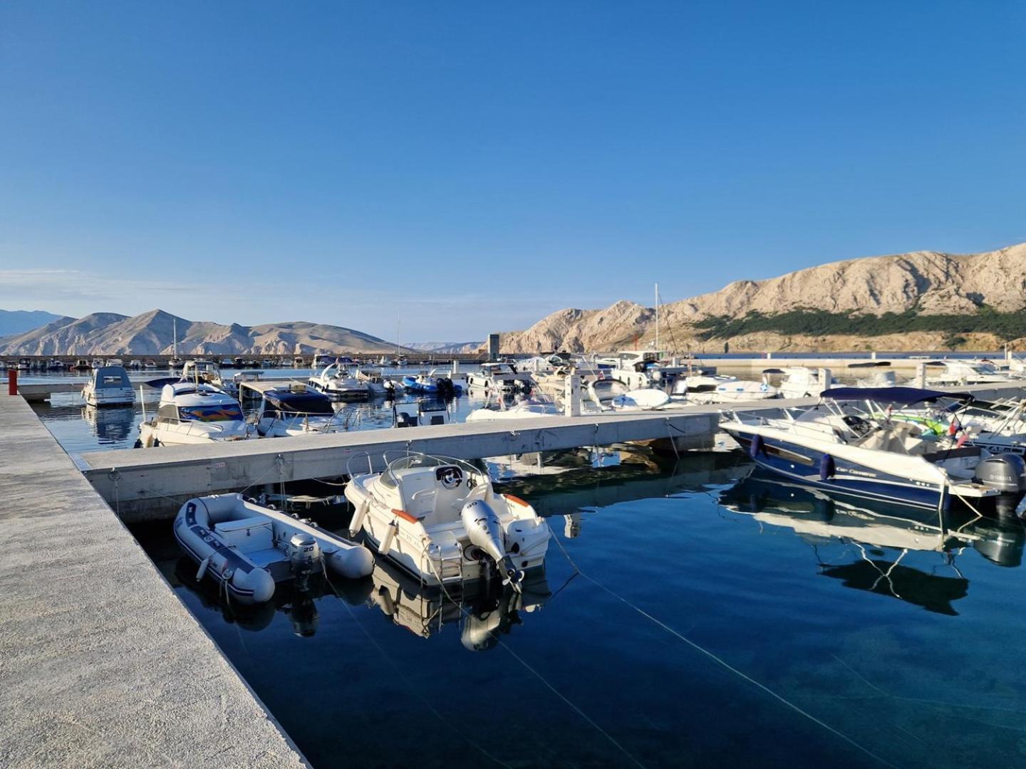 Apartments & Rooms Dekanic Baska  Bagian luar foto