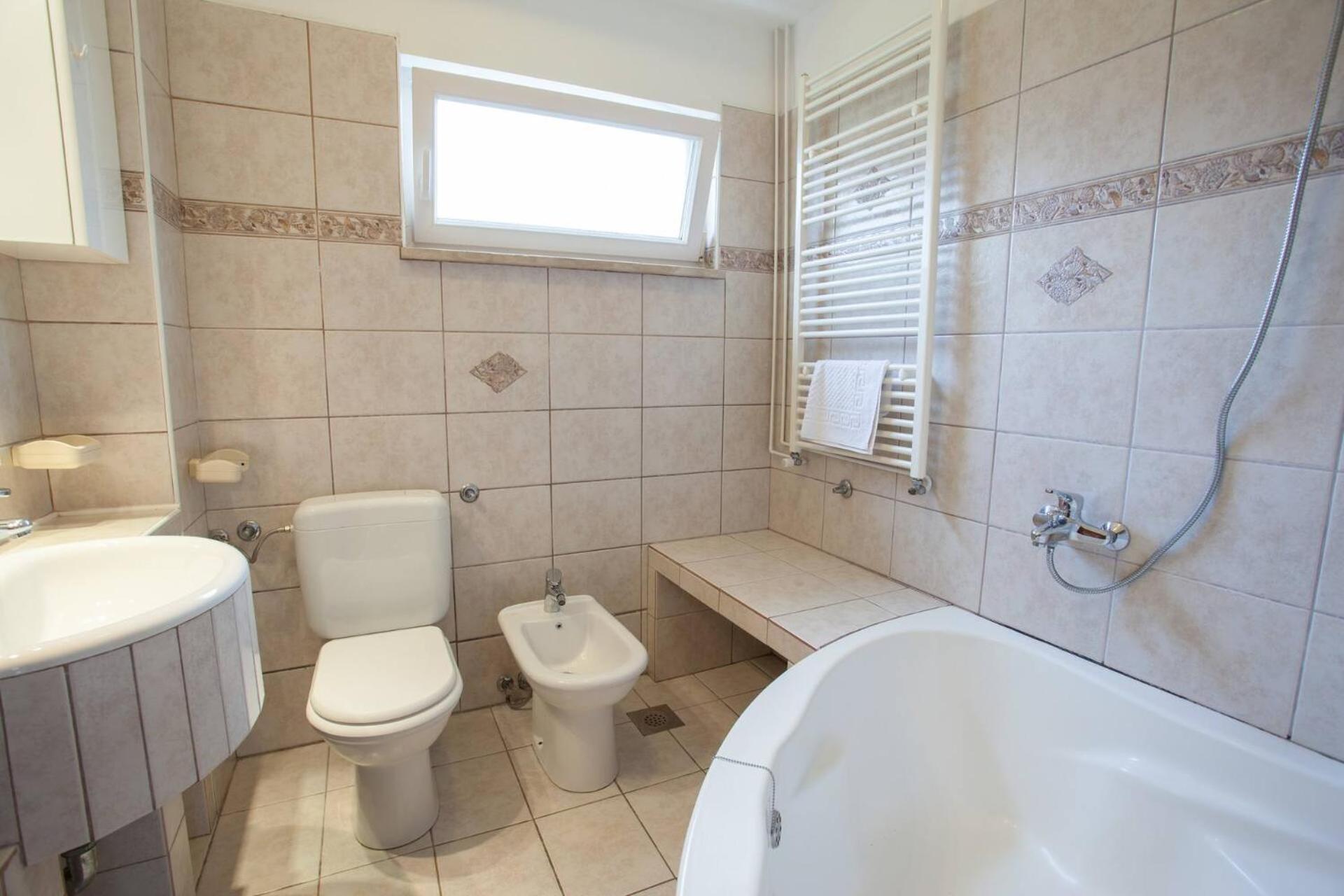 Apartments & Rooms Dekanic Baska  Bagian luar foto