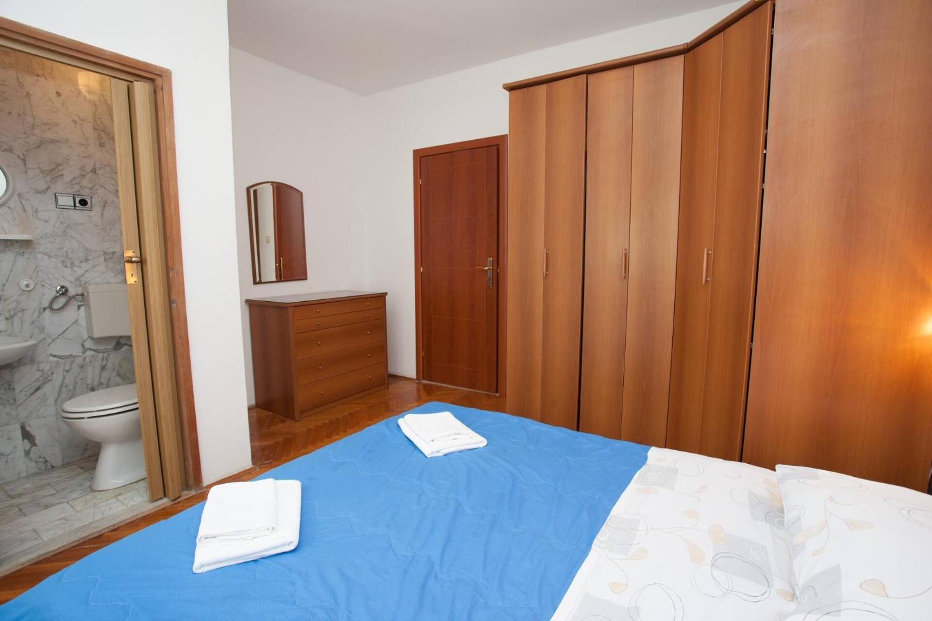 Apartments & Rooms Dekanic Baska  Bagian luar foto
