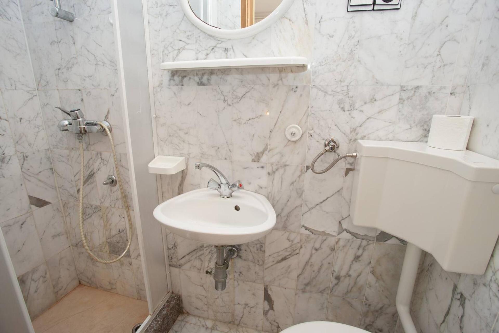 Apartments & Rooms Dekanic Baska  Bagian luar foto