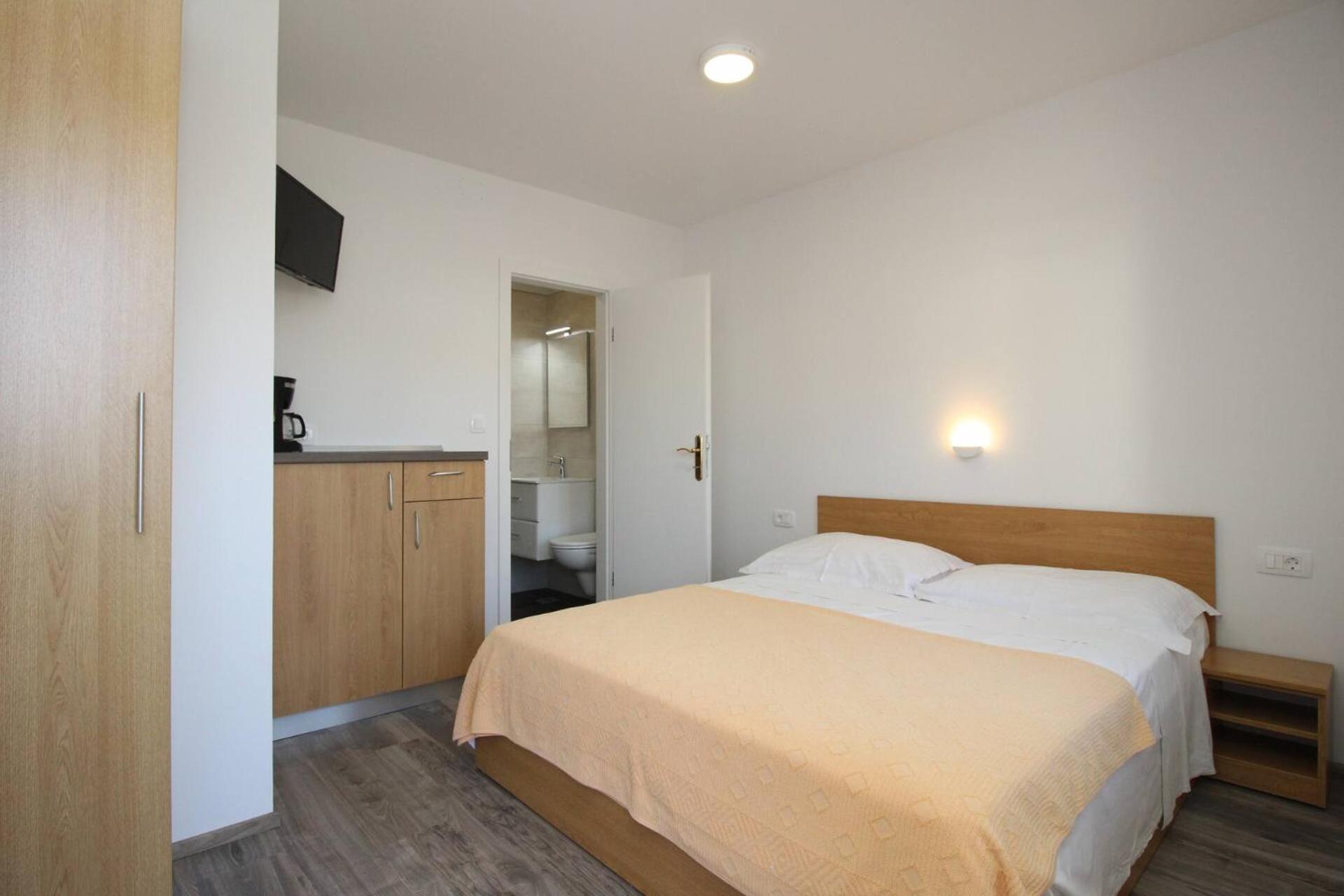 Apartments & Rooms Dekanic Baska  Bagian luar foto