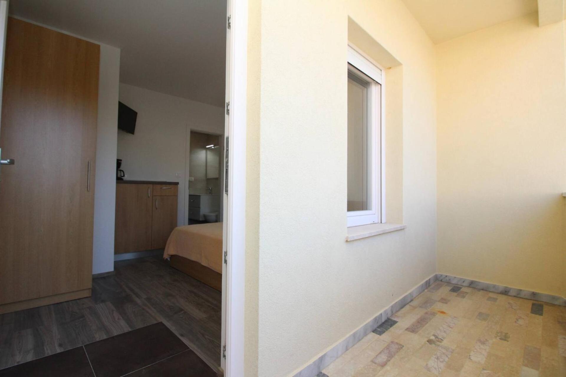 Apartments & Rooms Dekanic Baska  Bagian luar foto