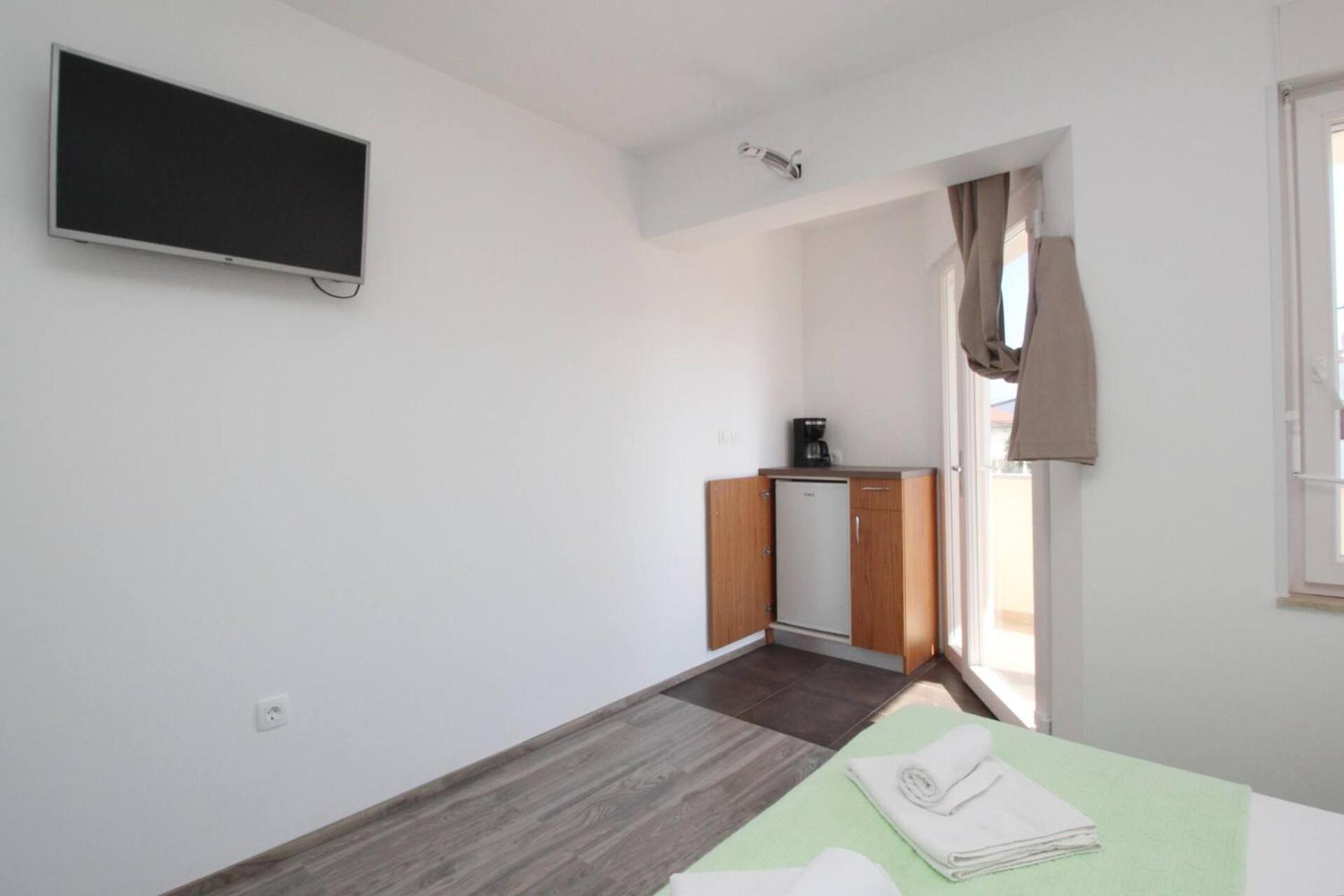 Apartments & Rooms Dekanic Baska  Bagian luar foto