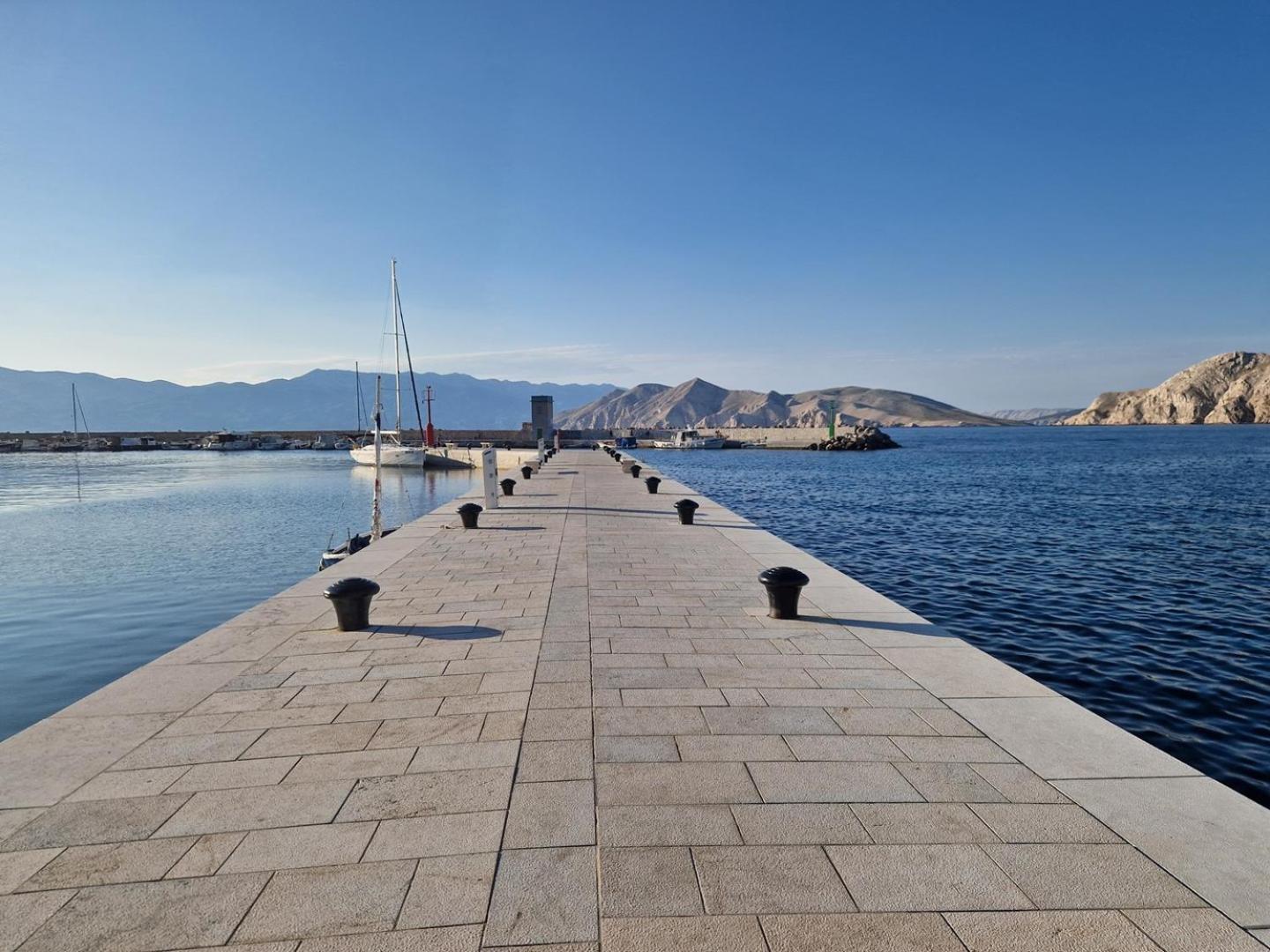 Apartments & Rooms Dekanic Baska  Bagian luar foto