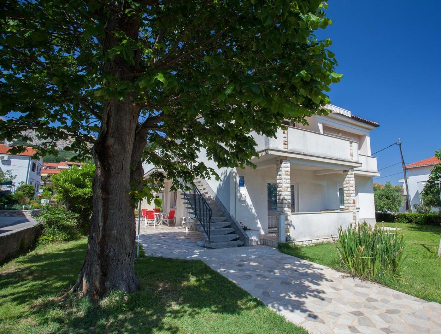 Apartments & Rooms Dekanic Baska  Bagian luar foto
