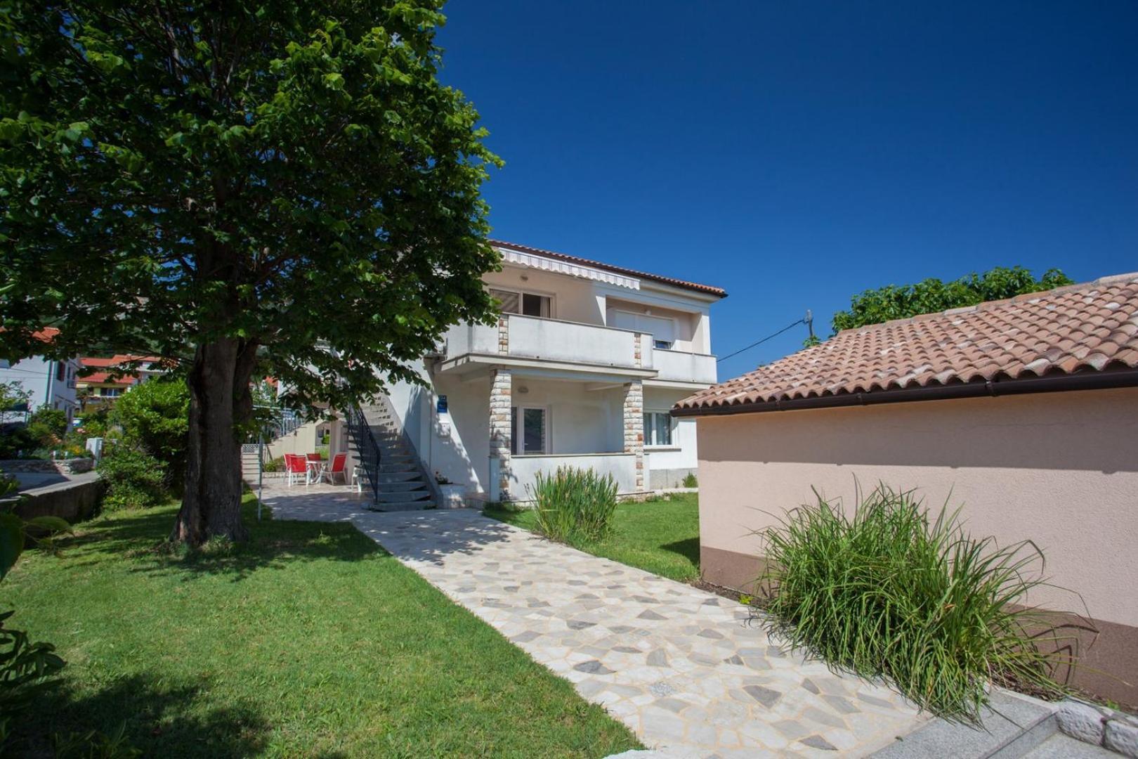 Apartments & Rooms Dekanic Baska  Bagian luar foto