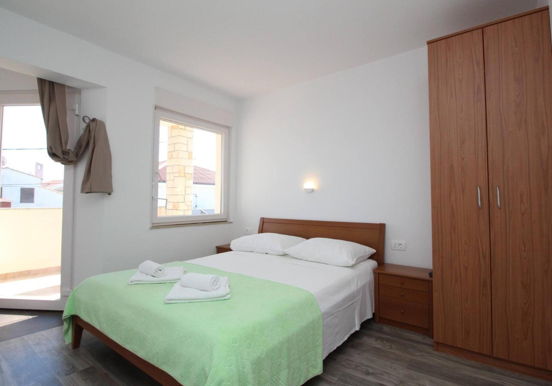 Apartments & Rooms Dekanic Baska  Bagian luar foto
